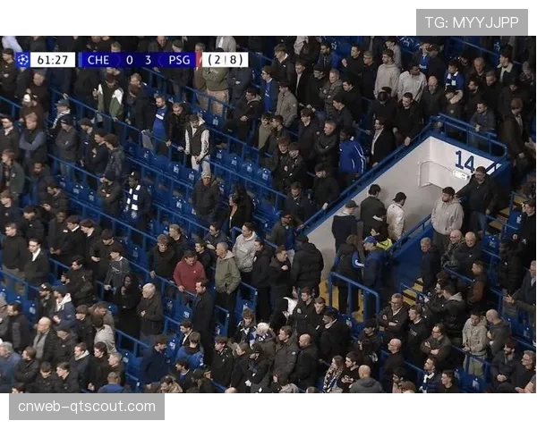 斯坦福桥看台：切尔西球迷提前离场，曼城球迷高歌庆祝